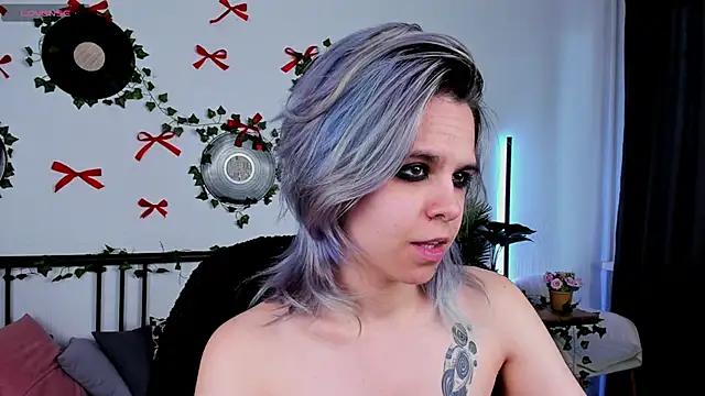 LiraBelle online show from April 11, 2026, 7:45 am