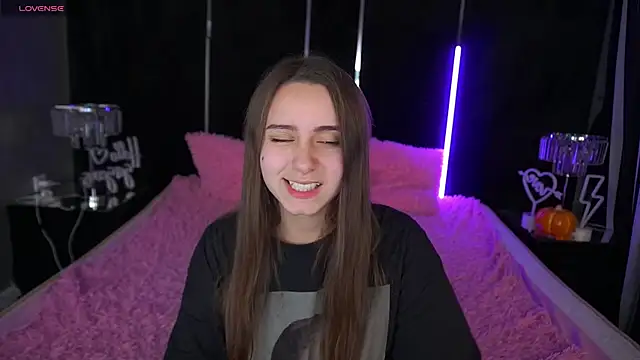 TinyNatalie online show from November 26, 2025, 3:02 pm