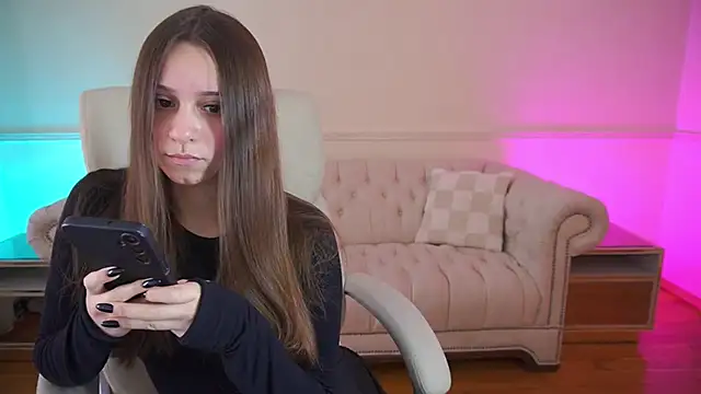 TinyNatalie online show from April 1, 2026, 2:14 pm