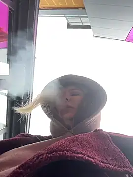 Snapshot of KateBurlesk chatting on March 4, 2026, 9:04 am KateBurlesk online show from March 4, 2026, 9:04 am