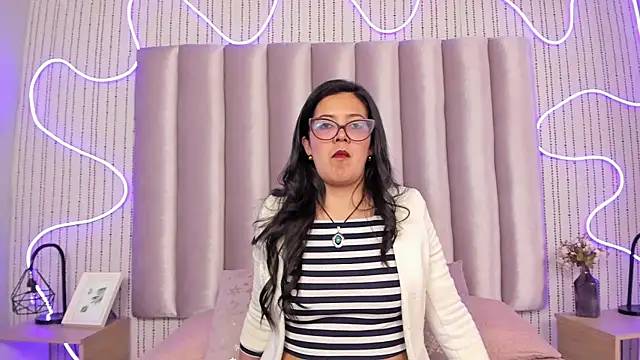 TAMARALEWISMD online show from December 4, 2025, 4:11 am