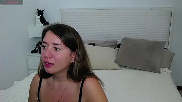 Snapshot of Leona_Rae chatting on November 28, 2025, 2:09 pm Leona Rae online show from November 28, 2025, 2:09 pm