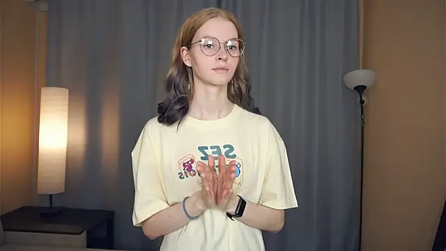 Snapshot of ToyaPletz chatting on November 28, 2025, 5:26 pm ToyaPletz online show from November 28, 2025, 5:26 pm