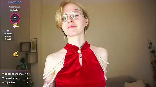 ToyaPletz online show from April 19, 2026, 7:16 pm