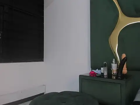 RoxanneBloom online show from March 22, 2026, 2:37 am