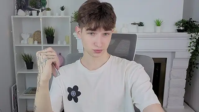 Snapshot of Maxwellchiik chatting on November 26, 2025, 12:39 pm Maxwellchiik online show from November 26, 2025, 12:39 pm