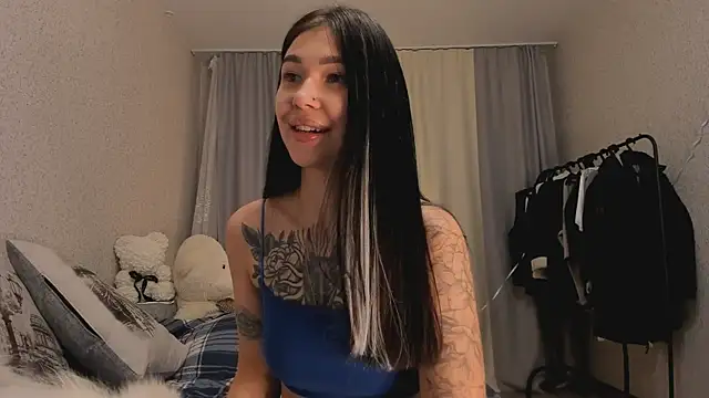 Snapshot of SakuraVibe chatting on November 28, 2025, 3:47 pm SakuraVibe online show from November 28, 2025, 3:47 pm