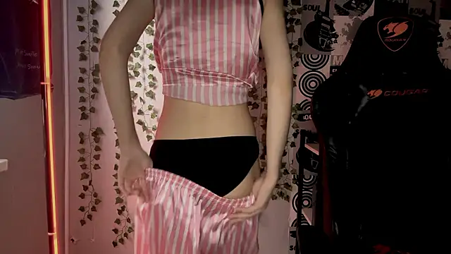 Snapshot of helgicuteness chatting on February 24, 2026, 12:03 pm helgicuteness online show from February 24, 2026, 12:03 pm