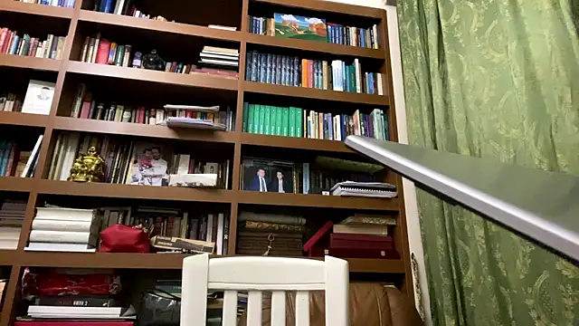 Snapshot of LinaClous chatting on January 11, 2026, 3:39 pm LinaClous online show from January 11, 2026, 3:39 pm