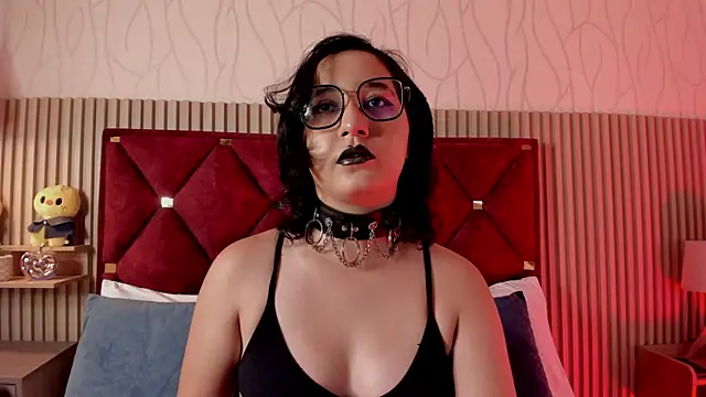 Kiri Velvet online show from June 3, 2026, 8:03 pm