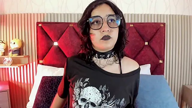 Kiri Velvet online show from June 25, 2026, 2:44 am