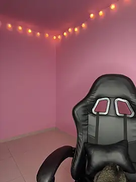 Davne  online show from December 19, 2025, 11:01 pm