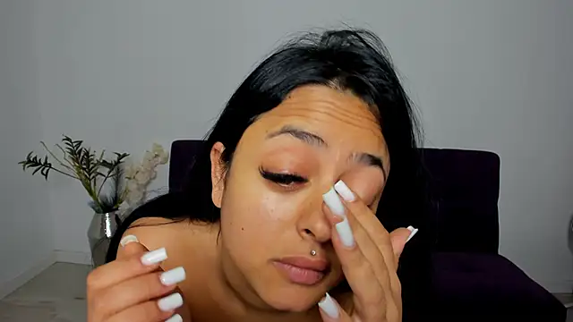 Serennax online show from December 4, 2025, 5:39 am