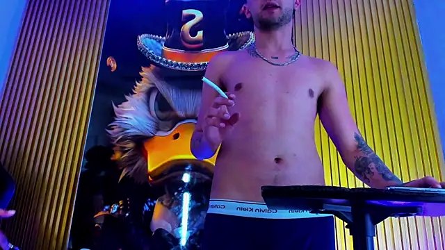 Snapshot of Thegolden_boys chatting on November 24, 2025, 8:14 am Thegolden boys online show from November 24, 2025, 8:14 am