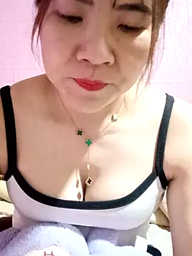 Snapshot of Lily-ross22 chatting on November 30, 2025, 9:57 am Lily-ross22 online show from November 30, 2025, 9:57 am