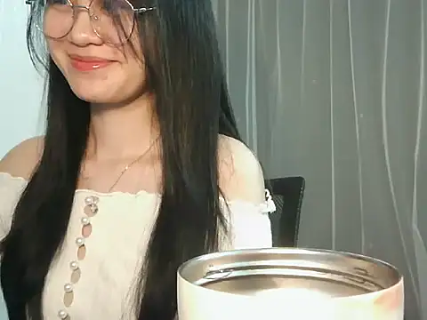 Snapshot of Nunaa18 chatting on February 7, 2026, 12:31 pm Nunaa18 online show from February 7, 2026, 12:31 pm