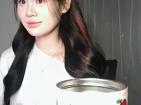 Snapshot of Nunaa18 chatting on February 11, 2026, 1:05 pm Nunaa18 online show from February 11, 2026, 1:05 pm