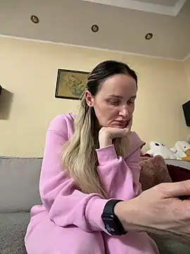 Snapshot of TomilaSi chatting on November 27, 2025, 6:10 pm TomilaSi online show from November 27, 2025, 6:10 pm