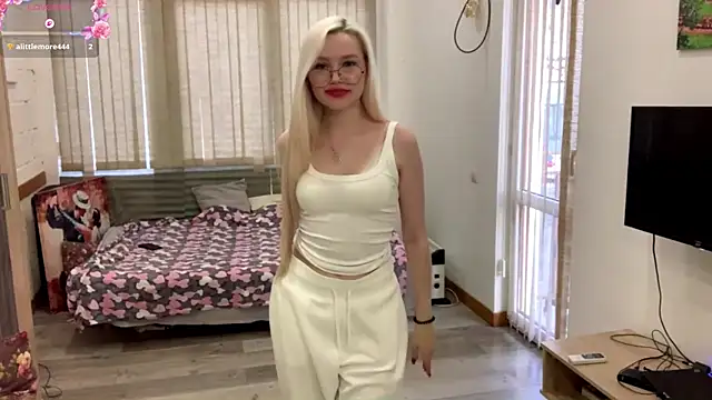 Snapshot of MistikMinx chatting on December 17, 2025, 12:55 pm MistikMinx online show from December 17, 2025, 12:55 pm