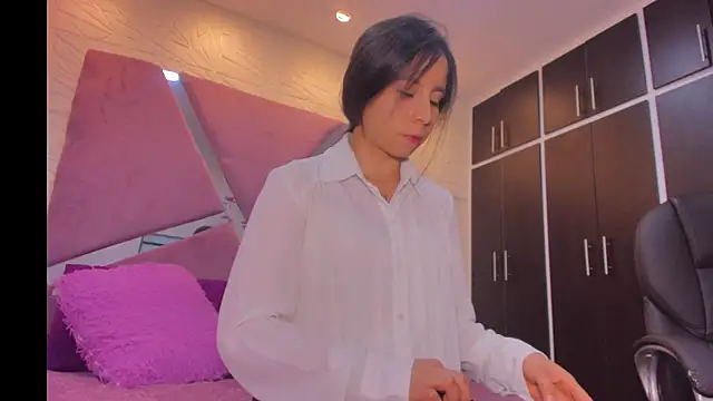 sol-angel online show from June 12, 2026, 4:06 pm