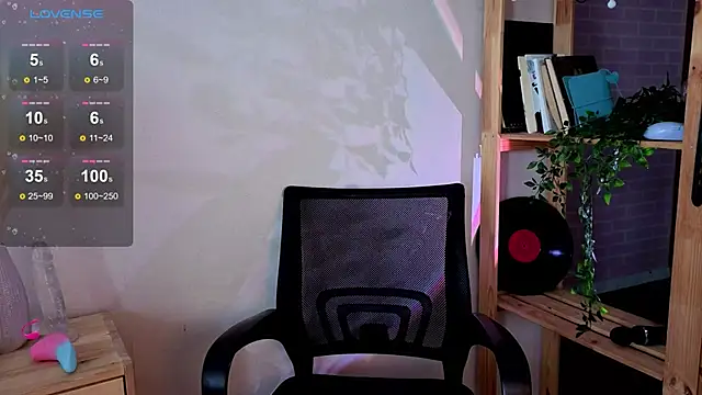 Snapshot of Me1inMonro chatting on February 6, 2026, 7:45 am Me1inMonro online show from February 6, 2026, 7:45 am