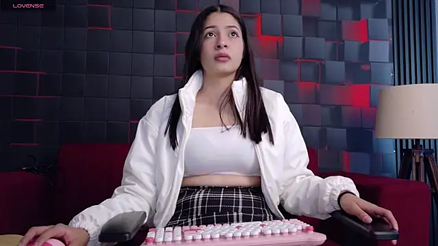 JakiJohnson online show from December 3, 2025, 1:09 pm