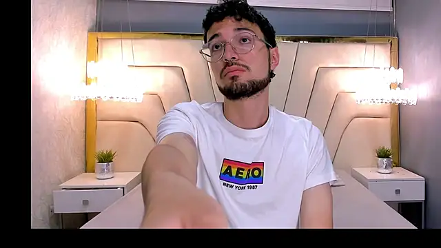 Snapshot of JonnyGreey chatting on November 29, 2025, 7:50 pm JonnyGreey online show from November 29, 2025, 7:50 pm