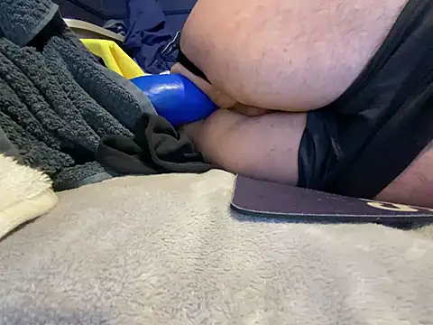 xxxenzo1 online show from January 4, 2025, 5:05 pm