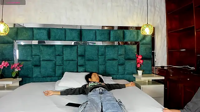  bonnyandclyde online show from February 27, 2026, 12:27 pm