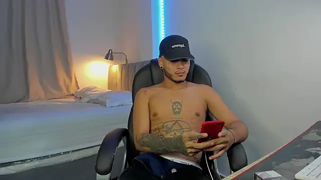 Snapshot of master_evil07 chatting on December 1, 2025, 3:44 am master evil07 online show from December 1, 2025, 3:44 am