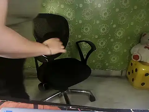 Snapshot of 01Monika chatting on December 2, 2025, 5:13 am 01Monika online show from December 2, 2025, 5:13 am