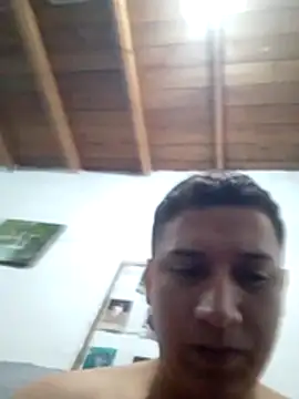 Alvarezz0202 online show from June 2, 2026, 8:33 pm