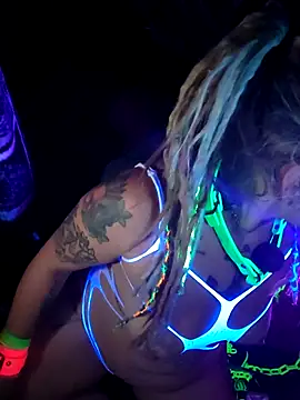 Horny hippie online show from November 17, 2025, 12:16 am