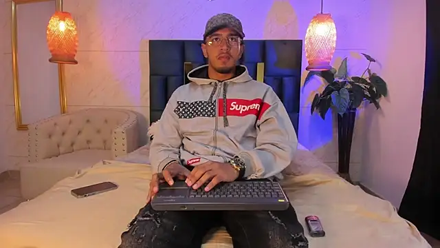 Snapshot of Brand_Collins chatting on November 26, 2025, 1:01 pm Brand Collins online show from November 26, 2025, 1:01 pm