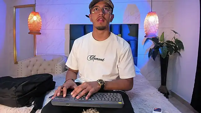 Snapshot of Brand_Collins chatting on November 29, 2025, 10:18 am Brand Collins online show from November 29, 2025, 10:18 am