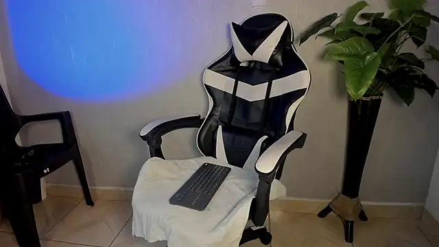 Brand Collins online show from December 13, 2025, 7:53 pm