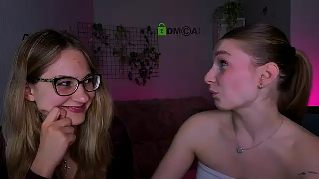 mary meow hot online show from April 21, 2026, 7:28 pm