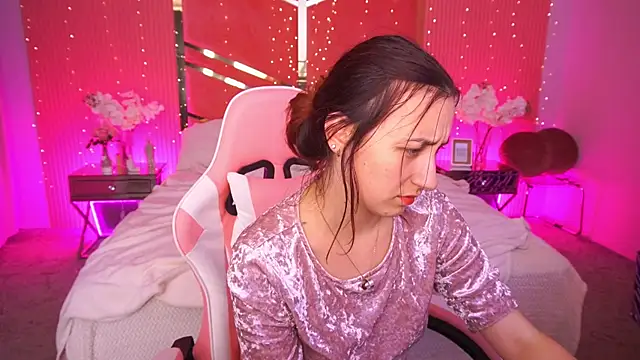 RoxieRay online show from March 31, 2026, 12:49 pm