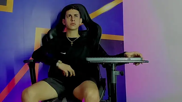 Snapshot of twink_scott_ chatting on December 3, 2025, 4:31 am twink scott online show from December 3, 2025, 4:31 am