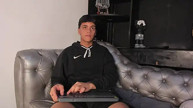 Snapshot of Isaac_Collins_ chatting on November 29, 2025, 8:45 pm Isaac Collins online show from November 29, 2025, 8:45 pm