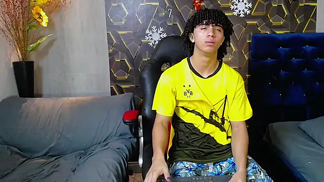 Snapshot of kim_curlyy chatting on January 7, 2026, 2:30 pm kim curlyy online show from January 7, 2026, 2:30 pm