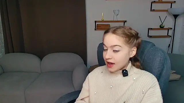 Snapshot of FairrryBluuum chatting on November 28, 2025, 2:31 pm FairrryBluuum online show from November 28, 2025, 2:31 pm