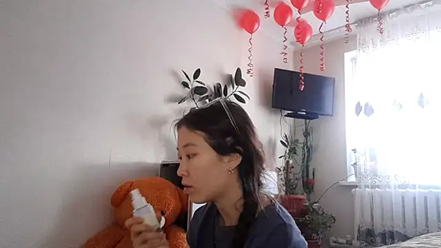 MollyTiger online show from November 27, 2025, 8:49 am