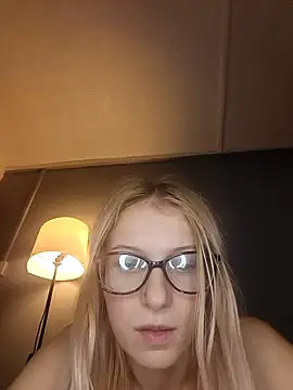 Snapshot of Stargirl247 chatting on November 28, 2025, 1:08 am Stargirl247 online show from November 28, 2025, 1:08 am