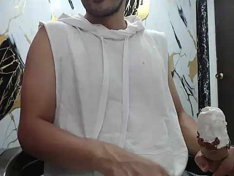 simonm667 online show from April 3, 2026, 7:01 pm