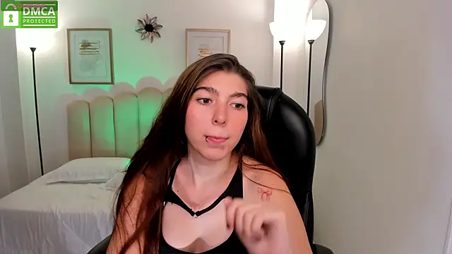 Snapshot of valeryn_darter chatting on December 3, 2025, 8:40 pm valeryn darter online show from December 3, 2025, 8:40 pm