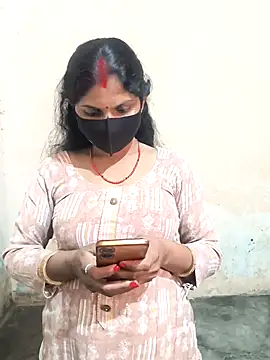 Pooja bhabhi00 online show from December 17, 2025, 6:30 am