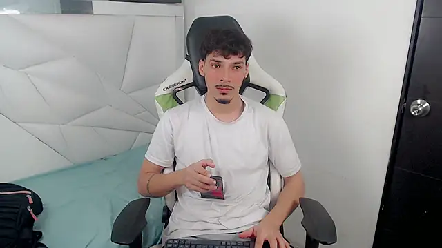 Snapshot of Yankeee_ chatting on November 28, 2025, 3:42 am Yankeee online show from November 28, 2025, 3:42 am