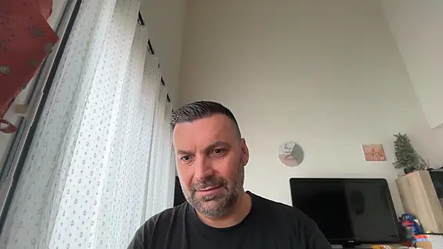 coolsmith81 online show from June 3, 2026, 7:22 am