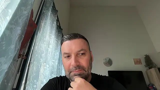 coolsmith81 online show from June 4, 2026, 6:52 am